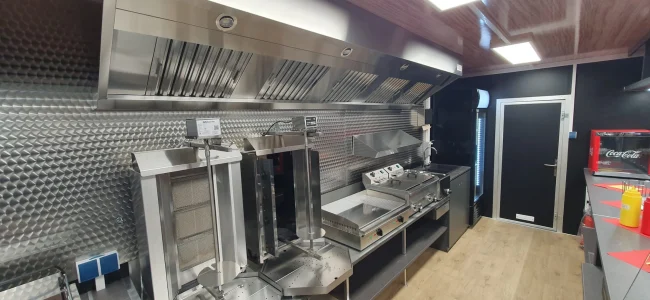 Foodtrailer-xl-innen-geräte 2