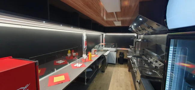 Foodtrailer-xl-innen12