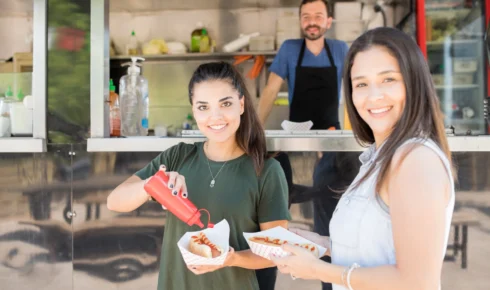 Foodtruck vs foodtrailer Foodtruck vs foodtrailer